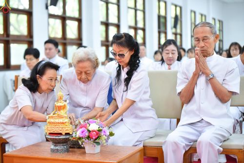 ภาพ No.328645:วันอังคารที่ 12 พฤษภาคม พ.ศ.2569 เจ้าประคุณสมเด็จพระมหารัชมงคลมุนี กรรมการมหาเถรสมาคม เจ้าคณะหนกลาง วัดไตรมิตรวิทยาราม วรวิหาร โปรดเมตตาเป็นองค์ประธาน พิธีเจริญพระพุทธมนต์ อายุวัฒนมงคล 98 ปี คุณแม่จุรี สุทธิผล ณ อาคารปลูกศรัทธา 2 วัดพระธรรมกาย
