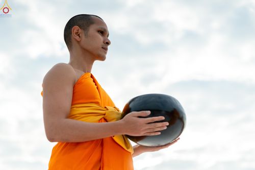 ภาพ No.302631:วันที่ 24 มกราคม พ.ศ. 2569 พิธีตักบาตรพระธรรมยาตรา(ภาพชุดที่ 2) ณ อนุสรณ์สถานลำดับที่ 5 สถานที่เผยแผ่วิชชาธรรมกายครั้งแรก อนุสรณ์สถานบางปลา วัดบางปลา อำเภอบางเลน จังหวัดนครปฐม ในโครงการธรรมยาตรา กตัญญูบูชา มหาปูชนียาจารย์ พระมงคลเทพมุนี(สด จนฺทสโร) พระผู