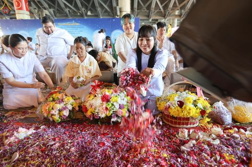 ภาพ No.305981:วันที่ 25 มกราคม พ.ศ. 2569 พิธีต้อนรับพระธรรมยาตรา วัดพระธรรมกาย(ภาพชุดที่ 4) ในโครงการธรรมยาตรา กตัญญูบูชา มหาปูชนียาจารย์ พระมงคลเทพมุนี(สด จนฺทสโร) พระผู้ปราบมาร อนุสรณ์สถาน 7 แห่ง ปีที่ 14