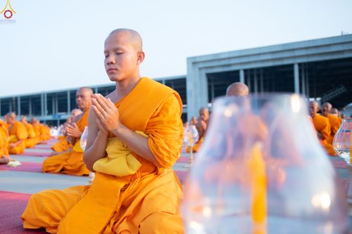 ภาพ No.307704:วันที่ 31 มกราคม พ.ศ. 2569 พิธีจุดประทีปธรรมถวายเป็นพุทธบูชา  และบูชาธรรมมหาปูชนียาจารย์ (ภาพชุดที่ 2) ณ วัดพระธรรมกาย ปทุมธานี ในโครงการธรรมยาตรา กตัญญูบูชา มหาปูชนียาจารย์ พระมงคลเทพมุนี(สด จนฺทสโร) พระผู้ปราบมาร อนุสรณ์สถาน 7 แห่ง ปีที่ 14