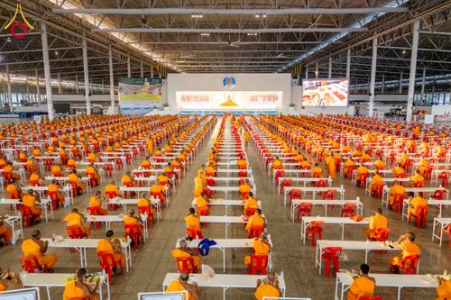 ภาพ No.305667:วันที่ 29 มกราคม พ.ศ. 2569 พิธีถวายภัตตาหารเป็นสังฆทาน แด่พระธรรมยาตรา ณ วัดพระธรรมกาย  จังหวัดปทุมธานี ในโครงการธรรมยาตรา กตัญญูบูชา มหาปูชนียาจารย์ พระมงคลเทพมุนี(สด จนฺทสโร) พระผู้ปราบมาร อนุสรณ์สถาน 7 แห่ง ปีที่ 14