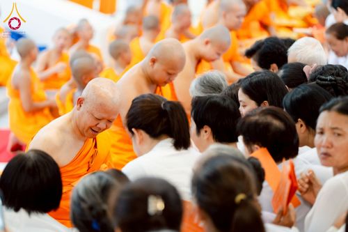 ภาพ No.223907:วันอาทิตย์ที่ 11 พฤษภาคม พ.ศ. 2568 พิธีอุปสมบทสามเณรเปรียญธรรมอุปสมบทอุทิศชีวิต 9 รูป อุบาสก 1 ท่าน ณ อุโบสถพระไตรปิฏกวัดพระธรรมกาย