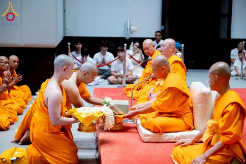 ภาพ No.244950:วันเสาร์ที่ 6 กันยายน พ.ศ. 2568 พิธีถวายบาตร บรรพชา อุปสมบทของนาคธรรมทายาท โครงการอุปสมบทหมู่บูชาธรรมครบรอบ 108 ปี  วันครูผู้ค้นพบวิชชาธรรมกาย ณ โบสถ์พระไตรปิฎก วัดพระธรรมกาย