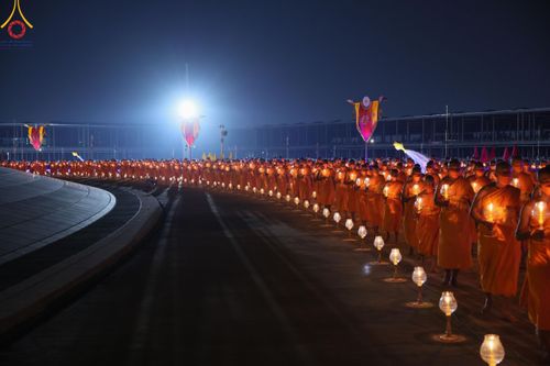 ภาพ No.124923:พิธีเวียนประทักษิณและจุดมาฆประทีป ในวันมาฆบูชา เสาร์ที่ 24 กุมภาพันธ์ พ.ศ. 2567 ณ พระมหาธรรมกายเจดีย์ วัดพระธรรมกาย