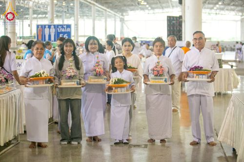 ภาพ No.256936:วันที่ 5 ตุลาคม พ.ศ. 2568 พิธีตักบาตร ข้าวสารอาหารแห้ง ณ บ้านแก้วเรือนทองคุณยายฯ สภาธรรมกายสากล วัดพระธรรมกาย