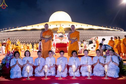 ภาพ No.160749:พิธีจุดประทีป 20,000 ดวง บูชาพระมหาธรรมกายเจดีย์ และบูชาพระมงคลเทพมุนี (สด จนฺทสโร) พระผู้ปราบมาร ณ ลานธรรม พระมหาธรรมกายเจดีย์ วัดพระธรรมกาย จ.ปทุมธานี วันที่ 10 ตุลาคม พ.ศ. 2567