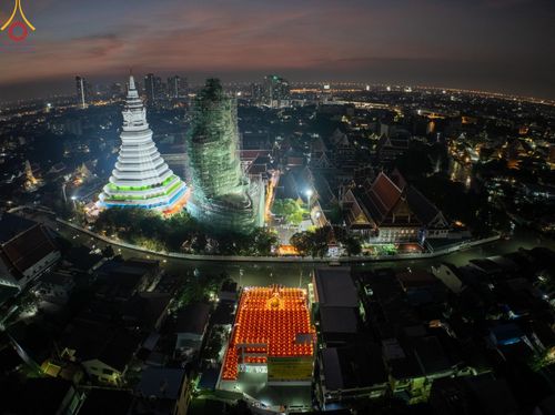 ภาพ No.201737:พิธีจุดประทีปถวายเป็นพุทธบูชา และบูชาธรรมมหาปูชนียาจารย์ ณ อาคารธรรมยาตรา กตัญญูบูชามหาปูชนียาจารย์ ตรงข้ามวัดปากน้ำภาษีเจริญ จ.กรุงเทพมหานคร ในโครงการธรรมยาตรา กตัญญูบูชา มหาปูชนียาจารย์ พระมงคลเทพมุนี(สด จนฺทสโร) พระผู้ปราบมาร อนุสรณ์สถาน 7 แห่ง