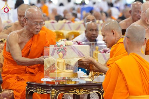 ภาพ No.60111:พิธีเจริญพระพุทธมนต์ "ฉลองอายุวัฒนมงคล 80 ปี หลวงพ่อธัมมชโย" พิธีถวายไทยธรรม คณะสงฆ์ 10,000 กว่าวัดทั่วประเทศ ในวันคุ้มครองโลก วันจันทร์ที่ 22 เมษายน พ.ศ. 2567 ณ สภาธรรมกายสากล วัดพระธรรมกาย จ.ปทุมธานี