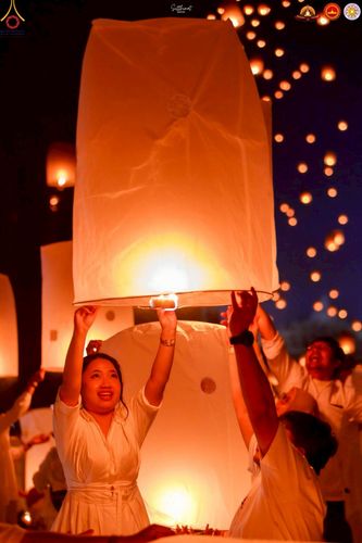 ภาพ No.224645:วันจันทร์ที่ 12 พฤษภาคม พ.ศ. 2568  ชาวพุทธในอินโดนีเซีย ร่วมฉลองวิสาขบูชาจุดประทีปกว่า 200,000 ดวง ณ พระมหาเจดีย์บรมพุทโธ  เจริญพุทธมนต์ถวาย “พระวชิรเกล้าเจ้าอยู่หัว”