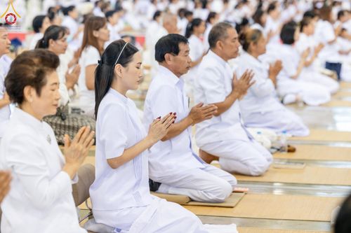 ภาพ No.151330:พิธีบูชาข้าวพระ ในวันอาทิตย์ต้นเดือน วันที่ 1 กันยายน พ.ศ. 2567 ณ สภาธรรมกายสากล วัดพระธรรมกาย