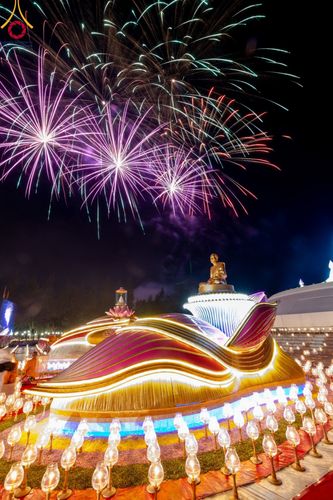 ภาพ No.109741:พิธีจุดประทีปถวายเป็นพุทธบูชา และบูชาธรรมมหาปูชนียาจารย์ วันที่ 10 มกราคม พ.ศ. 2567 ณ อนุสรณ์สถานคลองบางนางแท่น อ.สามพราน จ.นครปฐม