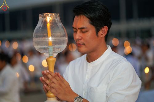 ภาพ No.122141:พิธีจุดประทีปถวายเป็นพุทธบูชา และบูชาธรรมมหาปูชนียาจารย์ พระมงคลเทพมุนี(สด จนฺทสโร) ในโครงการธรรมยาตรา กตัญญูบูชา มหาปูชนียาจารย์ พระมงคลเทพมุนี(สด จนฺทสโร) พระผู้ปราบมาร อนุสรณ์สถาน 7 แห่ง ปีที่ 12 วันที่ 31 มกราคม พ.ศ. 2567 ณ วัดพระธรรมกาย จ.ปทุมธานี