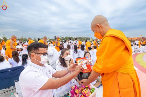 ภาพ No.118633:พิธีตักบาตรพระธรรมยาตรา ปีที่ 12 ณ อนุสรณ์สถานลำดับที่ 5 สถานที่เผยแผ่วิชชาธรรมกายครั้งแรก อนุสรณ์สถานบางปลา จ.นครปฐม วันที่ 25 มกราคม พ.ศ. 2567
