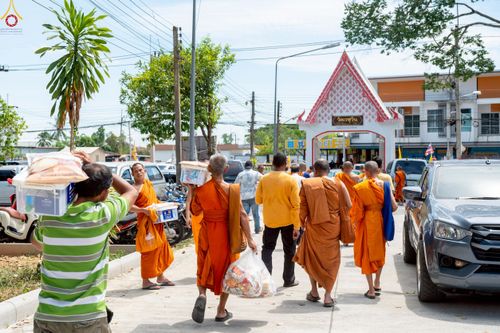 ภาพ No.234548:วันพฤหัสบดีที่ 24 กรกฎาคม พ.ศ. 2568 พิธีถวายสังฆทานแก่คณะสงฆ์ 323 วัด , พิธีมอบกองทุนหนุนแรงใจช่วยครูใต้ , พิธีทำบุญส่วนกุศลแด่ผู้วายชนม์ ในเหตุการณ์ความไม่สงบ 4 จังหวัด ชายแดนภาคใต้ (ปัตตานี , ยะลา , นราธิวาส , สงขลา) ปีที่ 21 ครั้งที่ 179 ณ วัดเวฬุวัน 