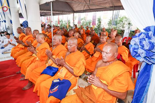 ภาพ No.327162:วันศุกร์ที่ 1 พฤษภาคม พ.ศ.2569 พิธีทอดผ้าป่า โปรยรัตนชาติ ตอกเสาเข็มมงคลต้นแรก สถาปนา “องค์พระเจดีย์เพื่อสร้างสันติภาพโลก” (แห่งแรกของภาคอีสาน) ณ ธุดงคสถานอำนาจเจริญ  อ.เมือง จ.อำนาจเจริญ
