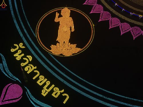 ภาพ No.330970:วันวิสาขบูชา อาทิตย์ที่ 31 พฤษภาคม พ.ศ.2569 พิธีจุดวิสาขประทีป , พิธีเวียนประทักษิณ  รอบพระมหาธรรมกายเจดีย์  และพิธีฉลองชัยสวดมนต์บทธัมมจักกัปปวัตนสูตร  ครบ 8,415,000,000 จบ ณ วัดพระธรรมกาย