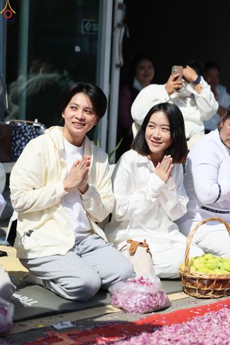 ภาพ No.304244:วันที่ 25 มกราคม พ.ศ. 2569 พิธีต้อนรับพระธรรมยาตรา  รร.สามัคคีราษฏร์บำรุง-วัดพระธรรมกาย ในโครงการธรรมยาตรา กตัญญูบูชา มหาปูชนียาจารย์ พระมงคลเทพมุนี(สด จนฺทสโร) พระผู้ปราบมาร อนุสรณ์สถาน 7 แห่ง ปีที่ 14