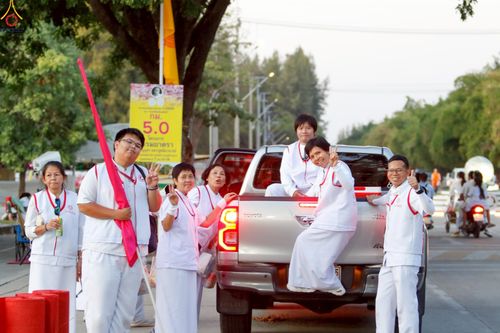 ภาพ No.296054:ภาพเบื้องหลังอาสาสมัครรวมใจ ชุดที่ 1 ในโครงการธรรมยาตรา กตัญญูบูชา มหาปูชนียาจารย์ พระมงคลเทพมุนี(สด จนฺทสโร) พระผู้ปราบมาร อนุสรณ์สถาน 7 แห่ง ปีที่ 14