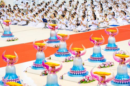 ภาพ No.318595:วันอาทิตย์ต้นเดือนที่ 5 เมษายน พ.ศ.2569 พิธีทอดผ้าป่าสมทบมหาสังฆทาน 40,000 กว่าวัดทั่วประเทศ ณ สภาธรรมกายสากล วัดพระธรรมกาย