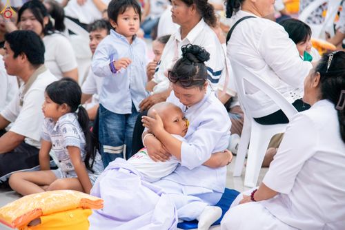 ภาพ No.320173:วันเสาร์ที่ 4 เมษายน 2569 พิธีตัดปอยผม ขอขมาผู้ปกครอง  มอบบาตร-ผ้าไตร และพิธีบรรพชาสามเณร 87 รูป  ณ ศูนย์ปฏิบัติธรรมระยอง(บ้านช่องลม)  ต.บางบุตร อ.บ้านค่าย จ.ระยอง