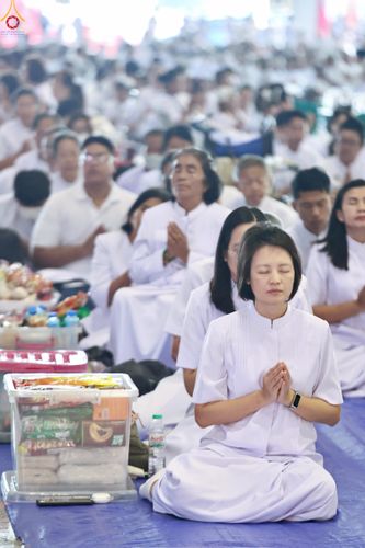 ภาพ No.318148:วันอาทิตย์ต้นเดือนที่ 5 เมษายน พ.ศ.2569 พิธีตักบาตร ณ บ้านแก้วเรือนทองคุณยายอาจารย์ฯ วัดพระธรรมกาย