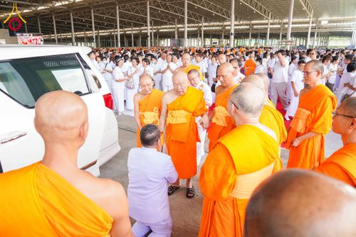 ภาพ No.316673:วันอาทิตย์ที่ 29 มีนาคม พ.ศ. 2569 พิธีทอดผ้าบังสุกุลและพิธีชำระร่าง โยมพ่อณรงค์ จินตมากุล  สิริอายุ 99 ปี 11 เดือน โยมบิดา พระครูปลัดรัตนวีรวัฒน์ (รังสฤษดิ์ อิทฺธิจินตโก) ที่ปรึกษาเจ้าคณะจังหวัดปทุมธานี เจ้าอาวาสวัดพระธรรมกาย  ณ ฌาปนสถานชั่วคราว ทางเข้า 