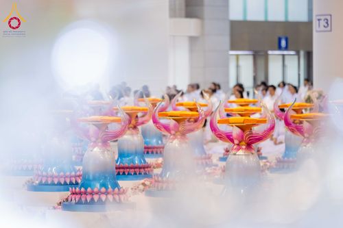 ภาพ No.318305:วันอาทิตย์ต้นเดือนที่ 5 เมษายน พ.ศ.2569 พิธีบูชาข้าวพระ ณ สภาธรรมกายสากล วัดพระธรรมกาย