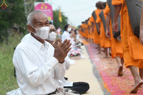 ภาพ No.68971:พิธีต้อนรับพระธรรมยาตรา ในโครงการธรรมยาตรากตัญญูบูชา มหาปูชนียาจารย์ พระมงคลเทพมุนี(สด จนฺทสโร) พระผู้ปราบมาร อนุสรณ์สถาน 7 แห่ง ปีที่ 11 วันที่ 3 มกราคม พ.ศ. 2566 ณ อนุสรณ์สถานมหาวิหารพระมงคลเทพมุนี จ.สุพรรณบุรี