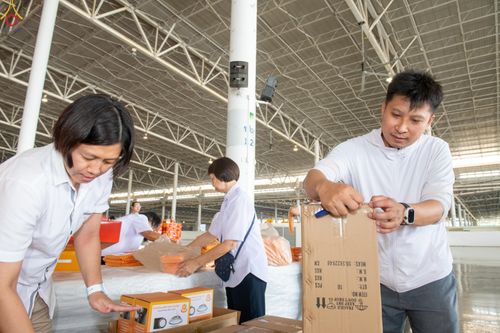 ภาพ No.322108:วันที่ 14 เมษายน พ.ศ.2569 การเตรียมกล่องไทยธรรม วันสุดท้าย เพื่องานถวายมหาสังฆทาน 40,000 กว่าวัดทั่วประเทศ วันคุ้มครองโลก 22 เมษายน พ.ศ.2569 วัดพระธรรมกาย