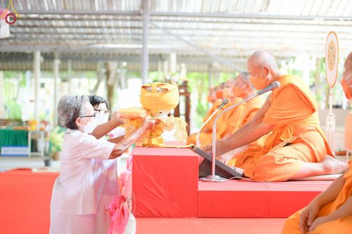 ภาพ No.65493:พิธีขอขมามอบผ้าไตร นาคธรรมทายาท ในโครงการอุปสมบทบูชาธรรม มหาปูชนียาจารย์ประจำปี 2565 ณ ศูนย์อบรมเยาวชนผาสุกวนิช จ.ราชบุรี วันที่ 19 พฤศจิกายน พ.ศ. 2565