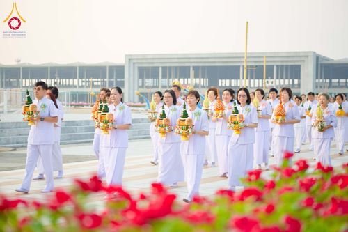 ภาพ No.319363:วันเสาร์ที่ 4 เมษายน พ.ศ.2569 พิธีขอขมา มอบผ้าไตร และถวายบาตรแด่นาคธรรมทายาท ในโครงการบรรพชาสามเณรฟื้นฟูพระพุทธศาสนาทั่วไทย โครงการหน่อแก้วเปรียญธรรม รุ่นที่ 14 โครงการสามเณรยุวธรรมทายาท รุ่นที่ 34 โครงการสามเณรมัชฌิมธรรมทายาท รุ่นที่ 30 ณ สภาธรรมกายสากล