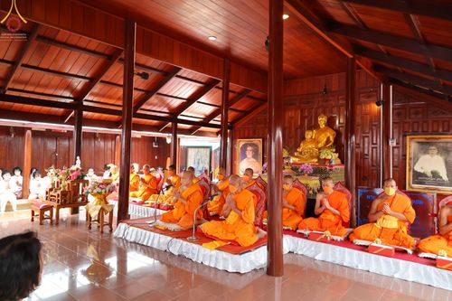 ภาพ No.71565:พระธรรมยาตรา ปฏิบัติศาสนกิจ ทำนุบำรุงศาสนสถาน, ปฏิบัติธรรม ร่วมกับชุมชน,นักเรียนเด็กดีวีสตาร์ และร่วมพิธีทอดผ้าป่าบำรุงศาสนสถาน ในโครงการธรรมยาตรากตัญญูบูชา มหาปูชนียาจารย์ พระมงคลเทพมุนี(สด จนฺทสโร) พระผู้ปราบมาร อนุสรณ์สถาน 7 แห่ง ปีที่ 11 ณ วัดสองพี่น