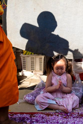 ภาพ No.105643:พิธีต้อนรับพระธรรมยาตรา ในโครงการธรรมยาตรากตัญญูบูชา มหาปูชนียาจารย์ พระมงคลเทพมุนี(สด จนฺทสโร) พระผู้ปราบมาร อนุสรณ์สถาน 7 แห่ง ปีที่ 12 วันที่ 3 มกราคม พ.ศ. 2567 ณ อนุสรณ์สถานโลตัสแลนด์ จ.สุพรรณบุรี
