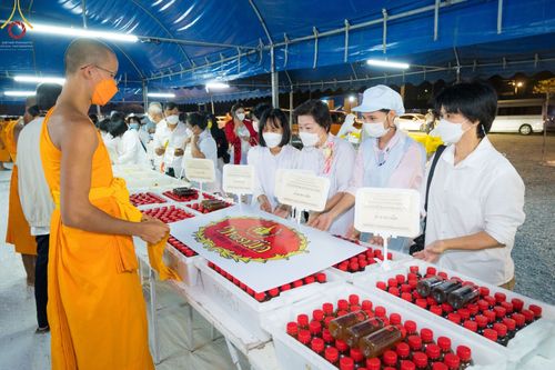 ภาพ No.74596:พิธีถวายภัตตาหารเป็นสังฆทาน แด่คณะพระธรรมยาตราฯ ในโครงการธรรมยาตรากตัญญูบูชา มหาปูชนียาจารย์ พระมงคลเทพมุนี(สด จนฺทสโร) พระผู้ปราบมาร อนุสรณ์สถาน 7 แห่ง ปีที่ 11 วันที่ 28 มกราคม พ.ศ. 2566