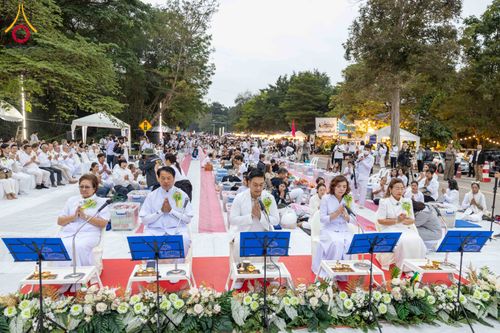 ภาพ No.285879:วันเสาร์ที่ 13 ธันวาคม พ.ศ.2568 พิธีตักบาตรพระภิกษุสามเณร 1,000 รูป ณ บริเวณหน้าอุทยานแห่งชาติเขาใหญ่ อำเภอปากช่อง จ.นครราชสีมา