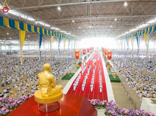 ภาพ No.92239:พิธีทอดกฐินธรรมชัยเพื่อสร้างอาคาร 115 ปี คุณยายอาจารย์มหารัตนอุบาสิกาจันทร์ ขนนกยูง อาทิตย์ต้นเดือนที่ 5 พฤศจิกายน พ.ศ. 2566 ณ วัดพระธรรมกาย จ.ปทุมธานี