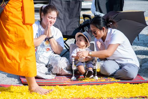 ภาพ No.290550:วันที่ 7 มกราคม พ.ศ. 2569 พิธีต้อนรับพระธรรมยาตรา ณ อนุสรณ์สถานลำดับที่ 2  สถานที่ตั้งมโนปณิธานบวชตลอดชีวิต อนุสรณ์สถานคลองบางนางแท่น (ภาพชุดที่ 2) อ.สามพราน จ.นครปฐม ในโครงการธรรมยาตรา กตัญญูบูชา มหาปูชนียาจารย์ พระมงคลเทพมุนี(สด จนฺทสโร) พระผู้ปราบมาร 