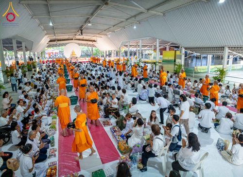 ภาพ No.322924:วันอาทิตย์ที่ 19 เมษายน พ.ศ. 2569 ตักบาตรฉลองพระใหม่ โครงการบรรพชาและอุปสมบทหมู่ รุ่นบูชาธรรม 82 ปี หลวงพ่อธัมมชโย ณ อาคารโถงช้าง สำนักงานใหญ่