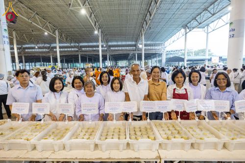 ภาพ No.121168:พิธีถวายภัตตาหารเป็นสังฆทาน แด่คณะพระธรรมยาตราฯ ในโครงการธรรมยาตรากตัญญูบูชา มหาปูชนียาจารย์ พระมงคลเทพมุนี(สด จนฺทสโร) พระผู้ปราบมาร อนุสรณ์สถาน 7 แห่ง ปีที่ 12 วันที่ 30 มกราคม พ.ศ. 2567 ณ สภาธรรมกายสากล วัดพระธรรมกาย