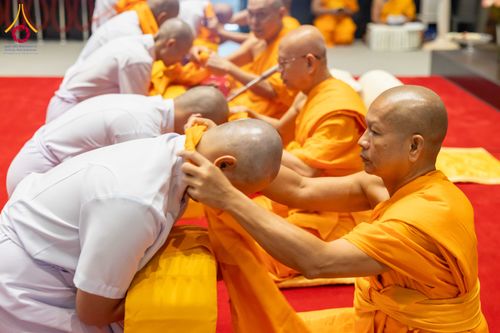 ภาพ No.321360:วันเสาร์ที่ 11 เมษายน พ.ศ.2569 พิธีขอบรรพชา พิธีขอสรณคมณ์และศีล, พิธีถวายบาตร พิธีอุปสมบท โครงการอุปสมบทหมู่ บูชาธรรมหลวงพ่อธัมมชโย พ.ศ.2569 โครงการอุปสมบทหมู่ธรรมทายาท ระดับอุดมศึกษา รุ่น 53 (ภาคฤดูร้อน) ณ วัดพระธรรมกาย ปทุมธานี