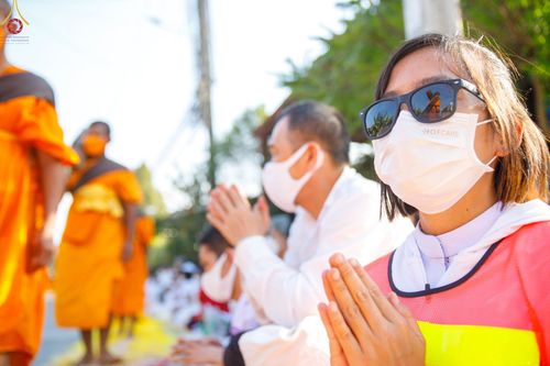 ภาพ No.72423:พิธีต้อนรับพระธรรมยาตรา ในโครงการธรรมยาตรากตัญญูบูชา มหาปูชนียาจารย์ พระมงคลเทพมุนี(สด จนฺทสโร) พระผู้ปราบมาร อนุสรณ์สถาน 7 แห่ง ปีที่ 11 วันที่ 18 มกราคม พ.ศ. 2566 ณ อนุสรณ์สถานลำดับที่ 4 สถานที่เกิดด้วยกายธรรม วัดโบสถ์ (บน) บางคูเวียง อ.บางกรวย จ.นนทบุ
