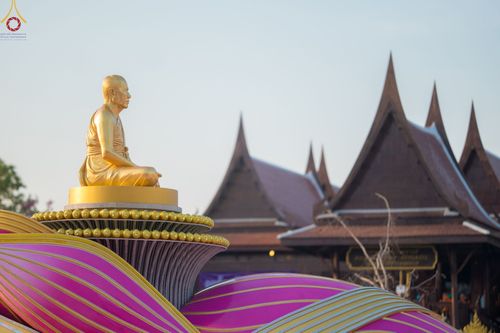 ภาพ No.71986:พิธีตักบาตรพระธรรมยาตราฯ ในโครงการธรรมยาตรากตัญญูบูชา มหาปูชนียาจารย์ พระมงคลเทพมุนี(สด จนฺทสโร) พระผู้ปราบมาร ปีที่ 11 ณ อนุสรณ์สถานลำดับที่ 3 สถานที่เกิดใหม่ในเพศสมณะ วัดสองพี่น้อง อ.สองพี่น้อง จ.สุพรรณบุรี วันที่ 18 มกราคม พ.ศ. 2566