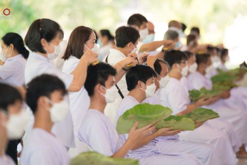 ภาพ No.63587:พิธีปลงผมนาคธรรมทายาท โครงการอุปสมบทบูชาธรรม มหาปูชนียาจารย์ประจำปี 2565 วันที่ 19 พฤศจิกายน พ.ศ. 2565 ณ สภาธรรมกายสากล วัดพระธรรมกาย