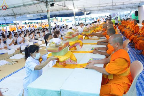 ภาพ No.70034:พิธีถวายภัตตาหารเป็นสังฆทาน แด่คณะพระธรรมยาตราฯ ในโครงการธรรมยาตราฯ ปีที่ 11 ณ อนุสรณ์สถานคลองบางนางแท่น อ.สามพราน จ.นครปฐม วันที่ 11 มกราคม พ.ศ. 2566