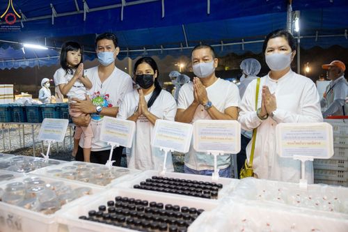 ภาพ No.74372:พิธีถวายภัตตาหารเป็นสังฆทาน แด่คณะพระธรรมยาตราฯ ในโครงการธรรมยาตรากตัญญูบูชา มหาปูชนียาจารย์ พระมงคลเทพมุนี(สด จนฺทสโร) พระผู้ปราบมาร อนุสรณ์สถาน 7 แห่ง ปีที่ 11 วันที่ 26 มกราคม พ.ศ. 2566