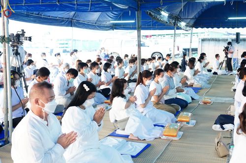 ภาพ No.73851:พิธีถวายภัตตาหารเป็นสังฆทาน แด่คณะพระธรรมยาตราฯ ในโครงการธรรมยาตรากตัญญูบูชา มหาปูชนียาจารย์ พระมงคลเทพมุนี(สด จนฺทสโร) พระผู้ปราบมาร อนุสรณ์สถาน 7 แห่ง ปีที่ 11 วันที่ 23 มกราคม พ.ศ. 2566