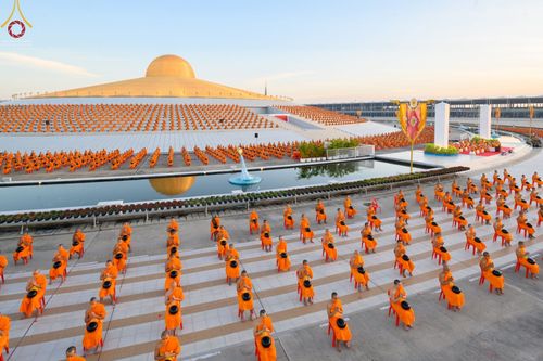 ภาพ No.68682:พิธีตักบาตรฉลองพระใหม่ วันที่ 1 มกราคม พ.ศ. 2566 ณ วัดพระธรรมกาย จ.ปทุมธานี