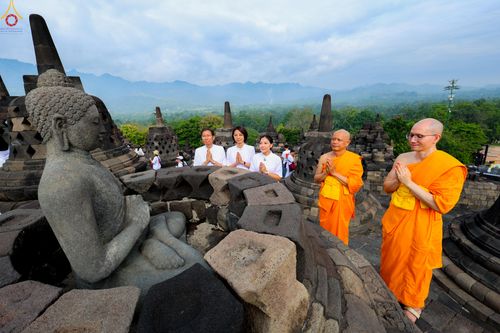 ภาพ No.331604:วันอาทิตย์ที่ 31 พฤษภาคม พ.ศ. 2569 เทศกาลวิสาขบูชานานาชาติ มหาเจดีย์บุโรพุทโธ (Borobudur) ในจังหวัดชวากลาง ประเทศอินโดนีเซีย