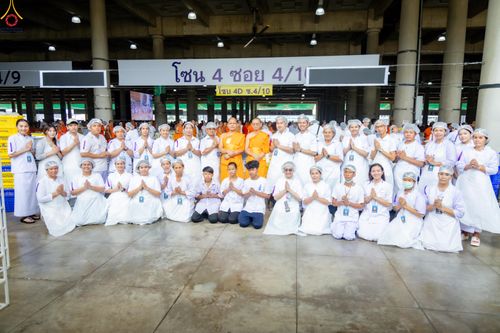 ภาพ No.323695:วันที่ 22 เมษายน พ.ศ.2569(วันคุ้มครองโลก) งานถวายมหาสังฆทาน 40,000 กว่าวัดทั่วประเทศ คณะสงฆ์ฉันภัตตาหารเพล