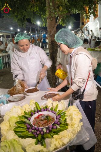 ภาพ No.293697:วันที่ 14 มกราคม พ.ศ. 2569  พิธีถวายภัตตาหารเป็นสังฆทาน แด่พระธรรมยาตรา  ณ วัดสองพี่น้อง ต.ต้นตาล อ.สองพี่น้อง จ.สุพรรณบุรี  ในโครงการธรรมยาตรา กตัญญูบูชา มหาปูชนียาจารย์  พระมงคลเทพมุนี(สด จนฺทสโร) พระผู้ปราบมาร  อนุสรณ์สถาน 7 แห่ง ปีที่ 14